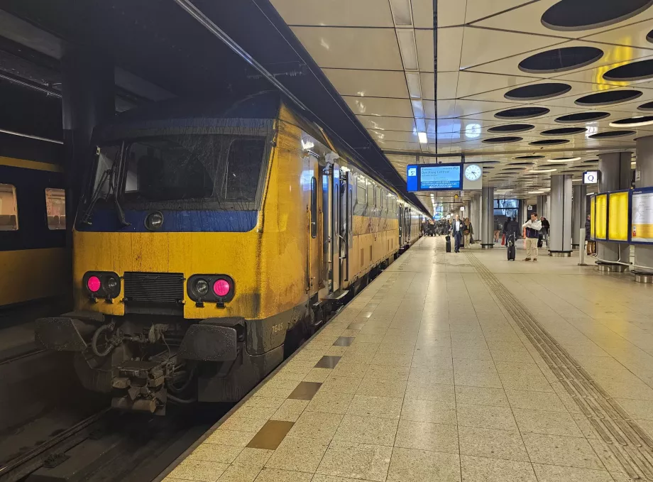 Tren la Aeroportul AMS