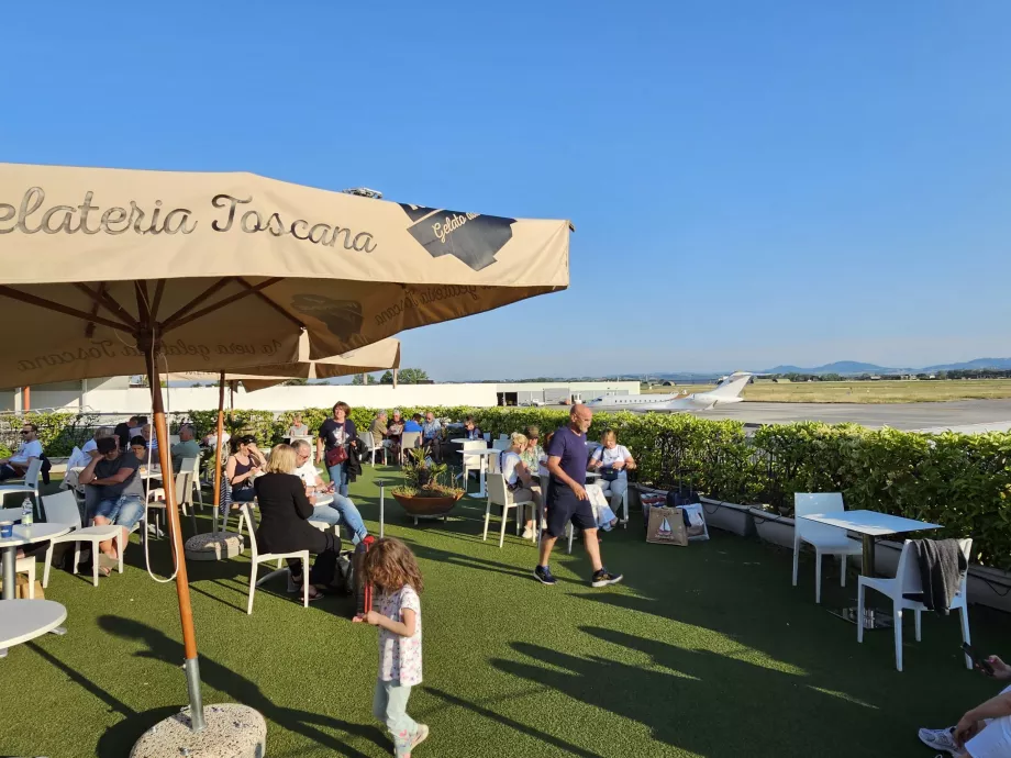 Restaurant în aer liber, Aeroportul Rimini