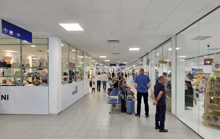 Magazine în partea de aer, Aeroportul Rimini