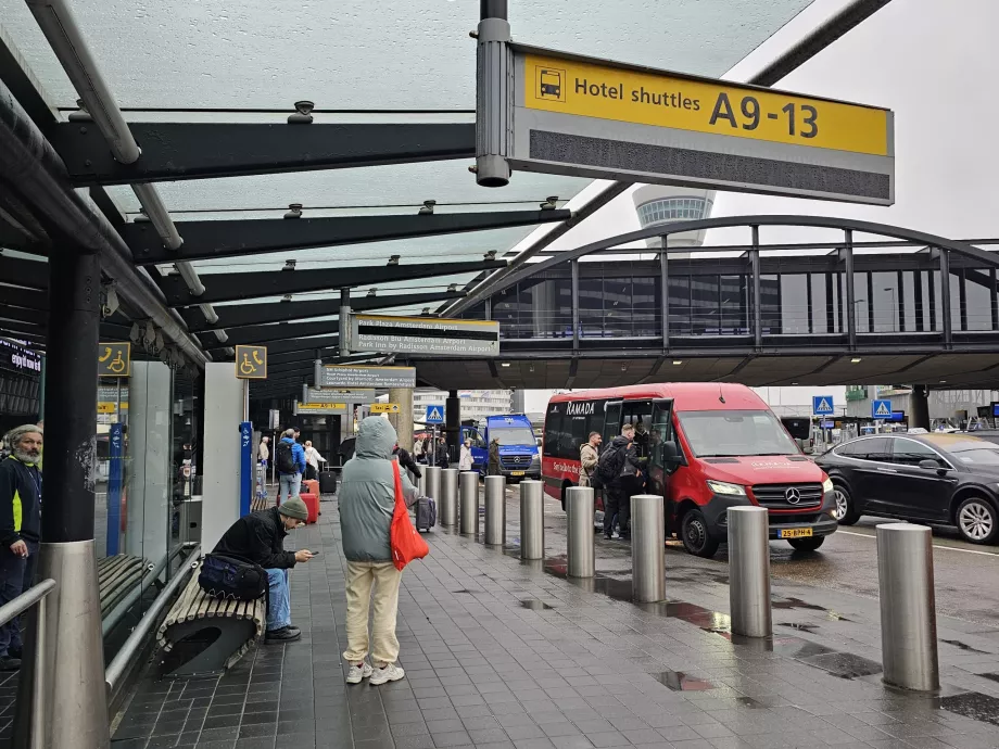 Stația autobuzului de transfer al hotelului