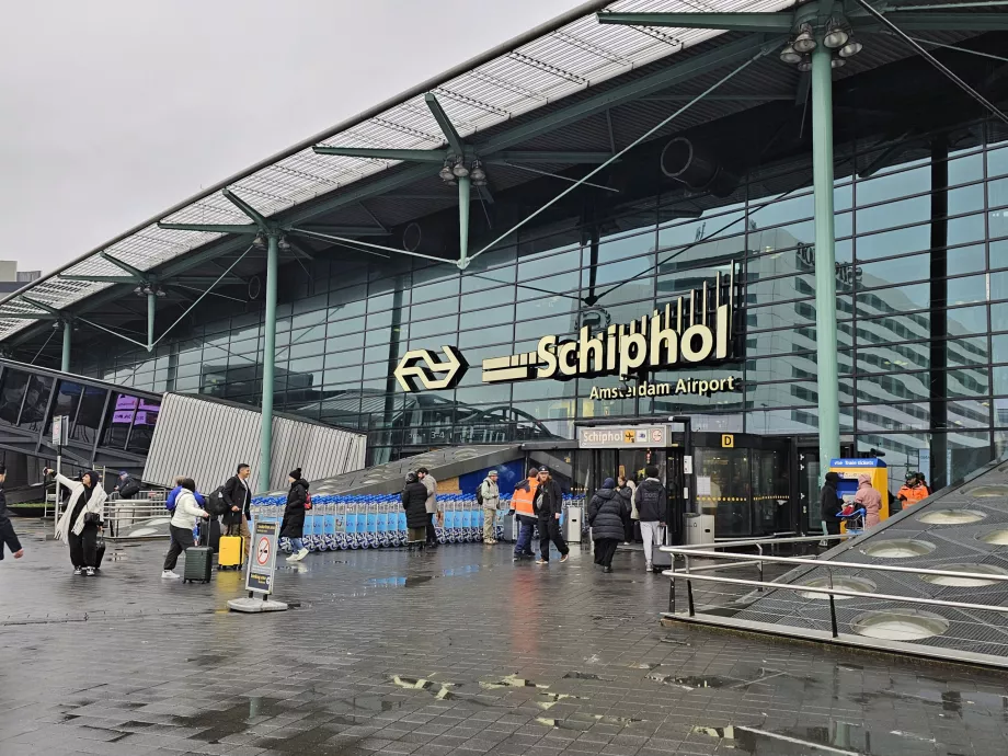 Aeroportul Schiphol, Terminalul principal