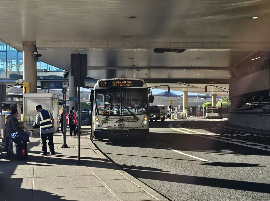 Autobuz 62 în direcția Newark
