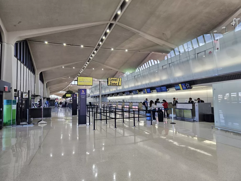 Check-in Terminalul B