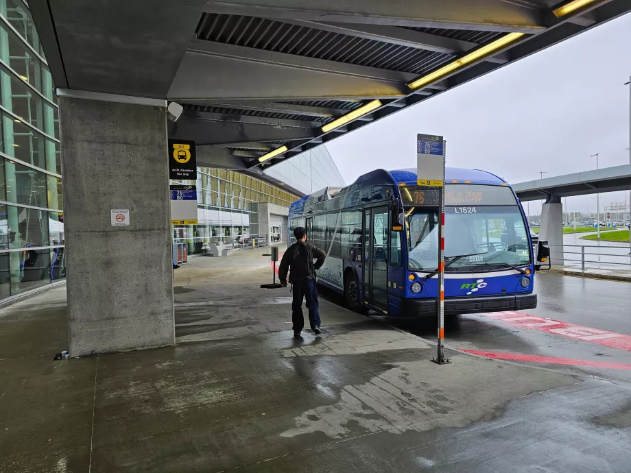 Stație de autobuz
