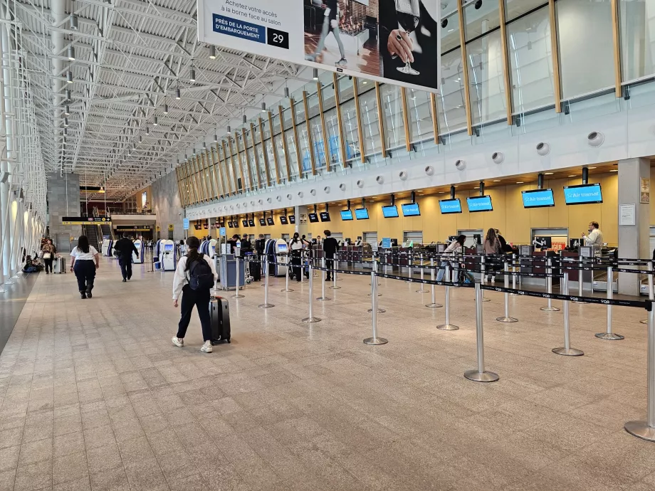 Salonul de plecări al Aeroportului Quebec City