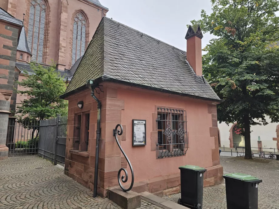 Casa de bilete de la intrarea în turn