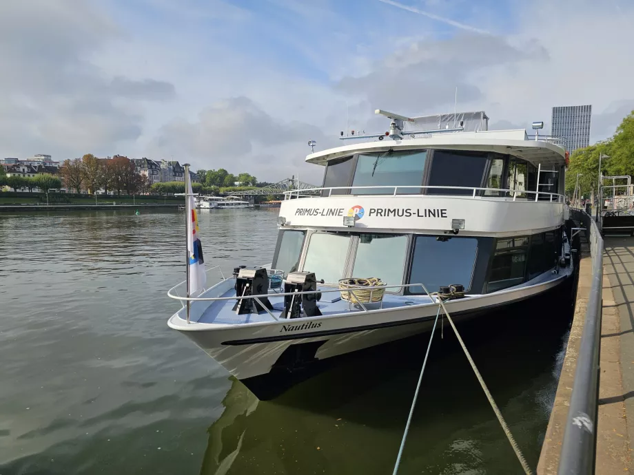 Navă Primus Line