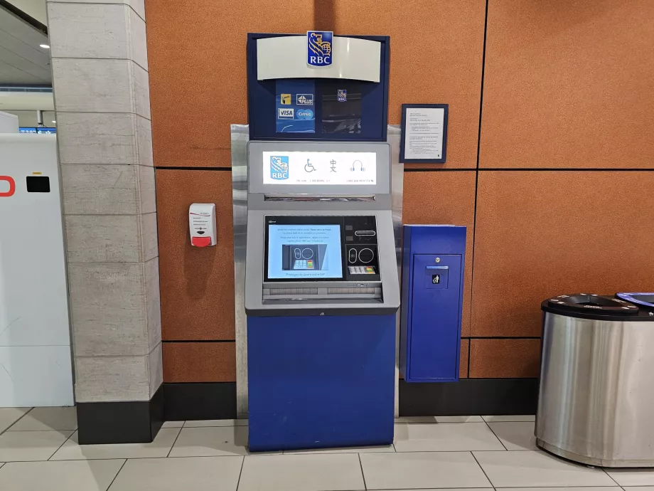 Bancomat RBC în sala de plecări