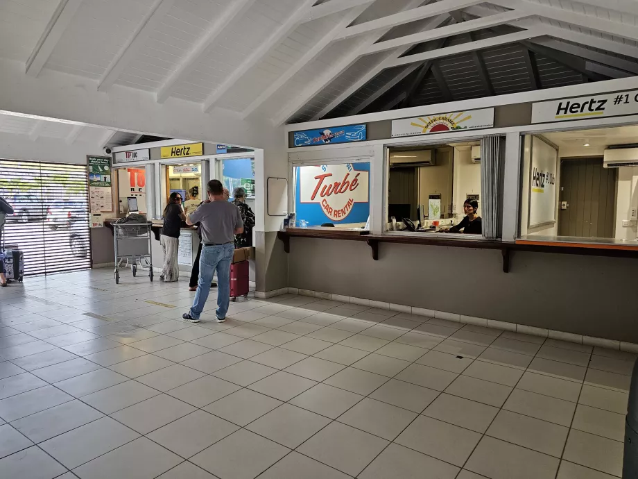 Ghișee de închirieri auto, sala de sosiri
