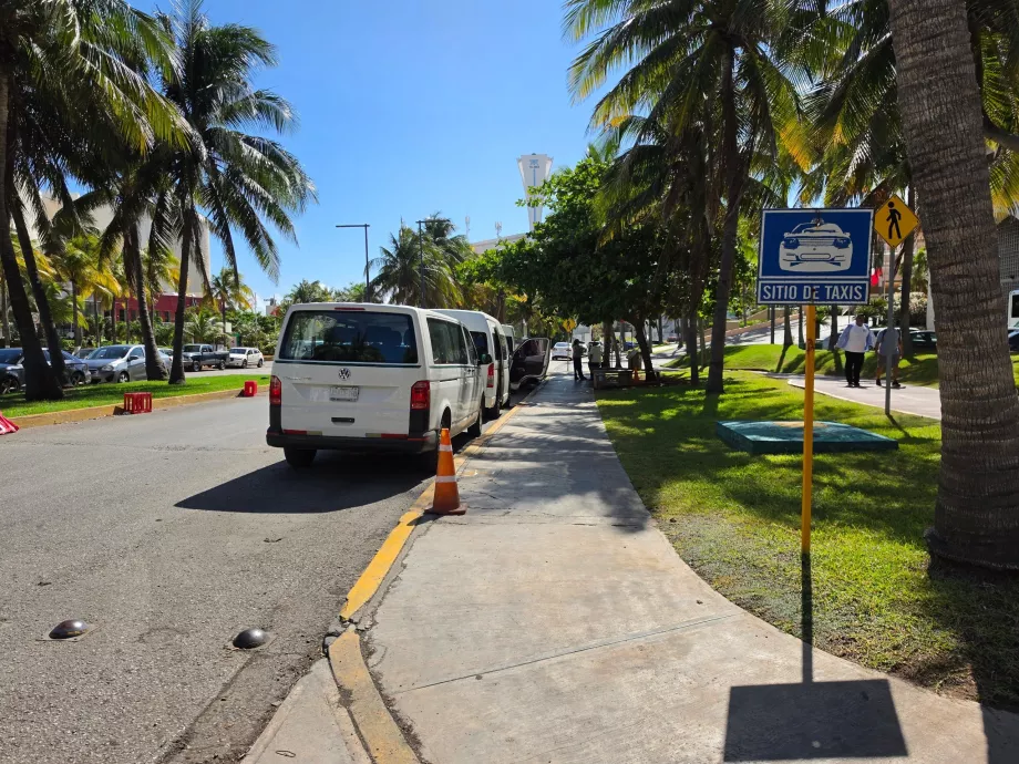 Stația de taxiuri din Punta Cancún
