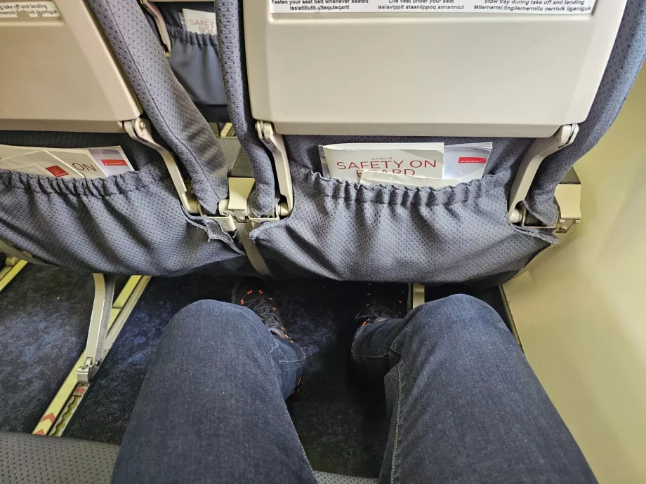 Spațiu pentru picioare în Dash 8-200