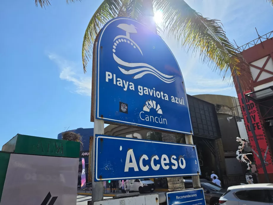 Playa Gaviota Azul, acces public