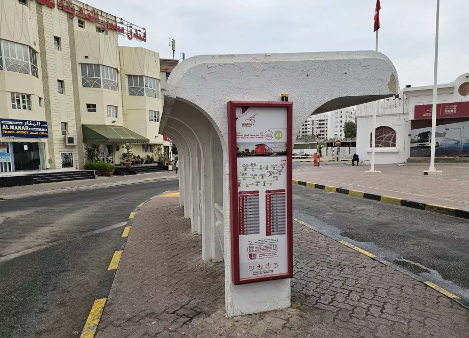Oprire în direcția aeroportului la stația de autobuz Ruwi