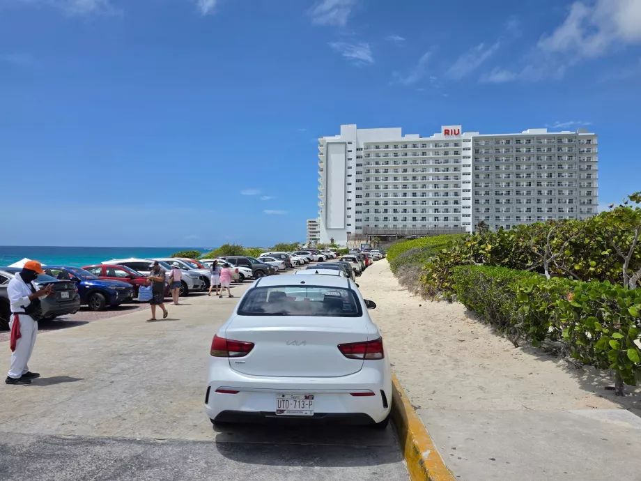 Parcare la Playa Delfines