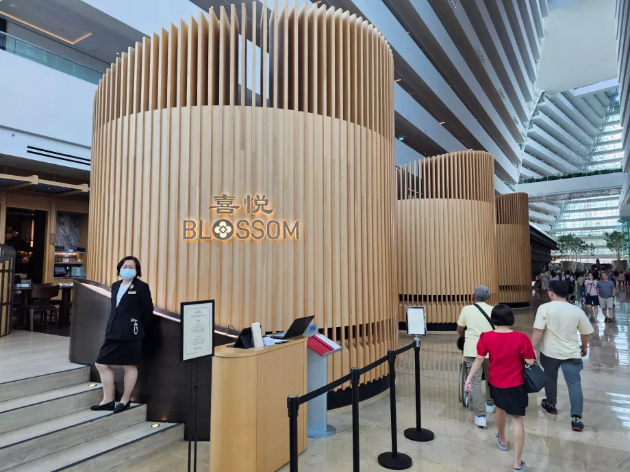 Restaurant în holul hotelului