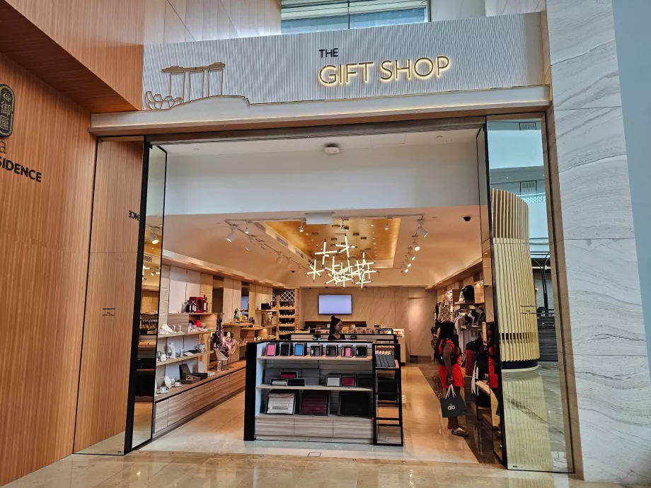 Magazine în holul hotelului