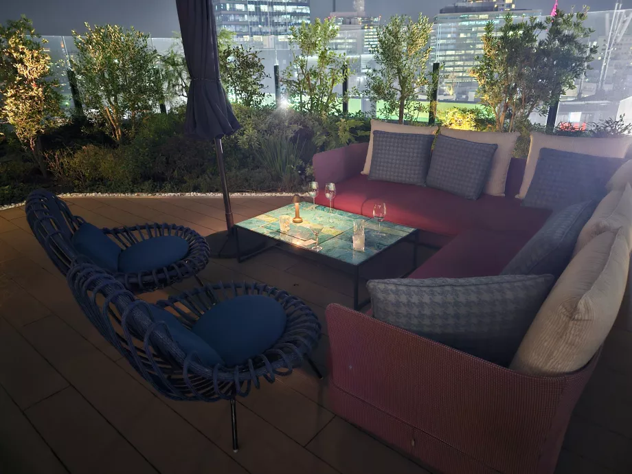 Terasa în aer liber a restaurantului Gallery 11