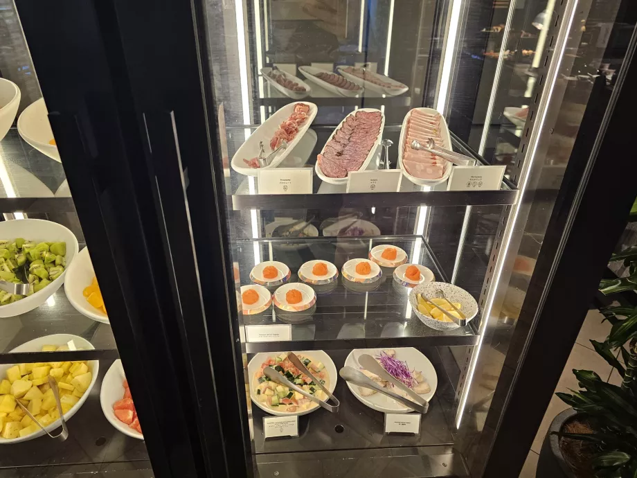 Mic dejun - salate și șuncă