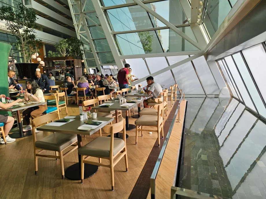 Mic dejun la restaurantul Rise