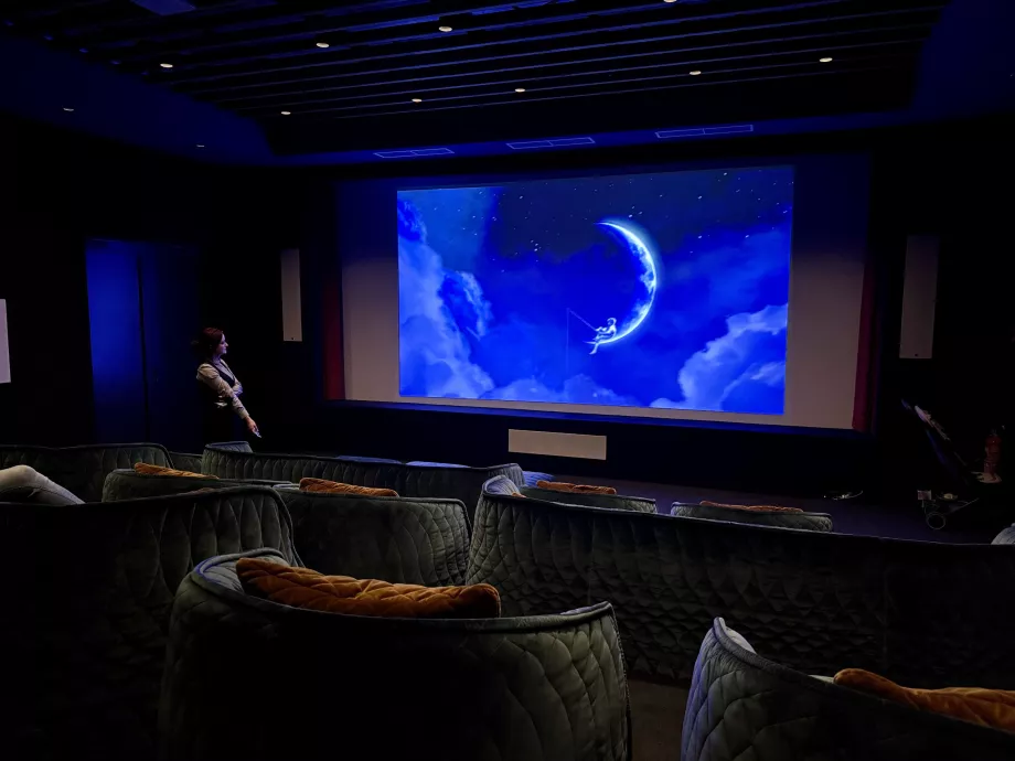 Proiecție de film la cerere