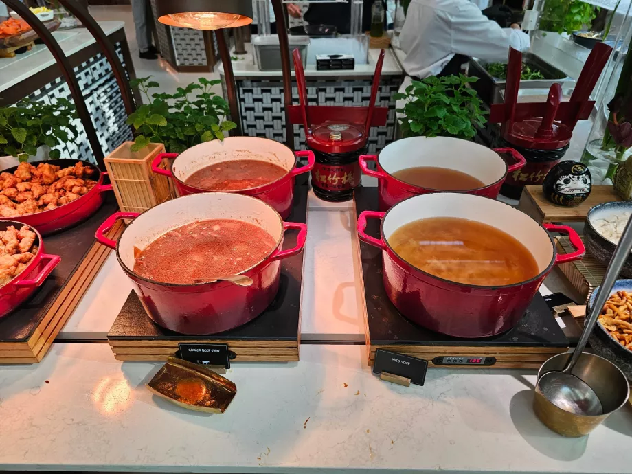 Mic dejun la restaurantul Rise