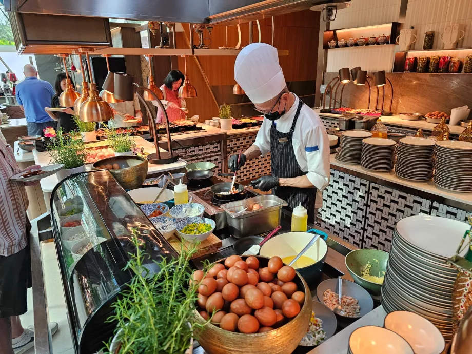 Mic dejun la restaurantul Rise