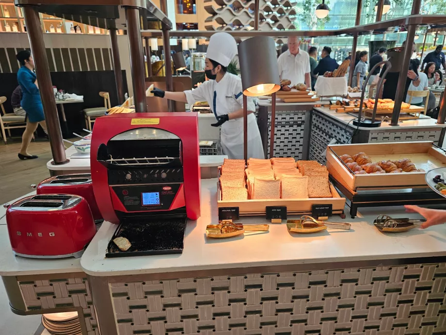 Mic dejun la restaurantul Rise