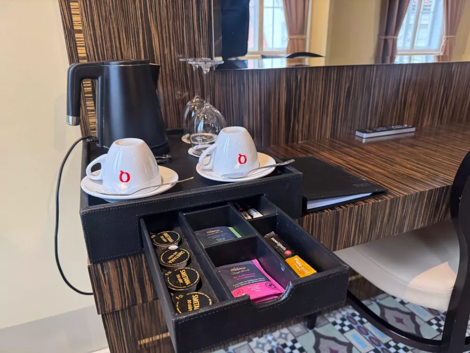 Ceainic electric și ceaiuri