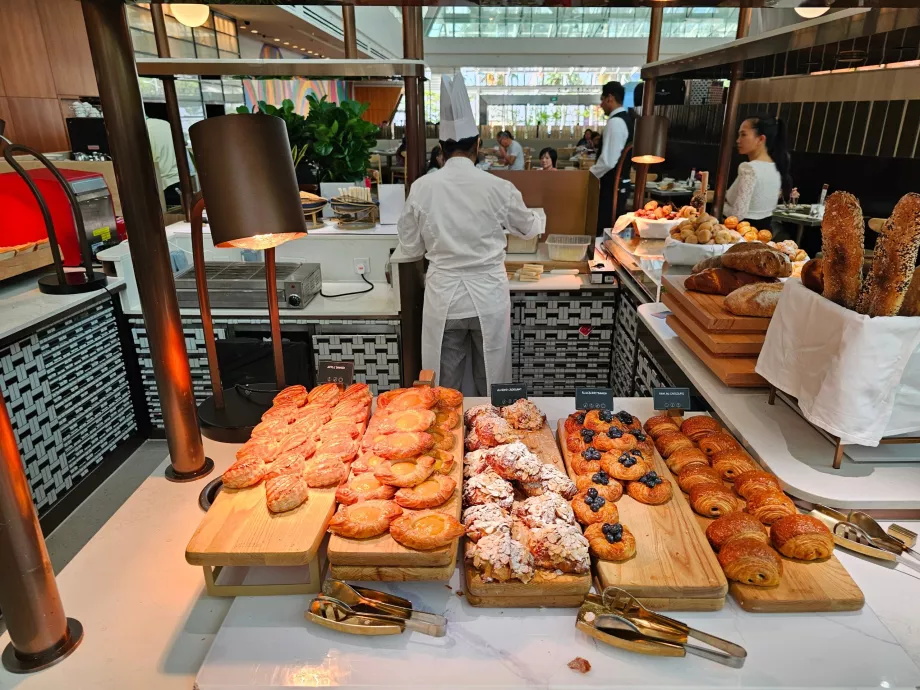 Mic dejun la restaurantul Rise