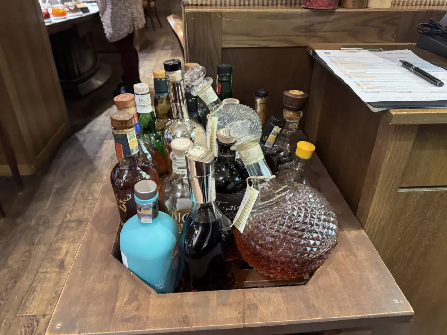 Micul dejun, o gamă variată de băuturi alcoolice