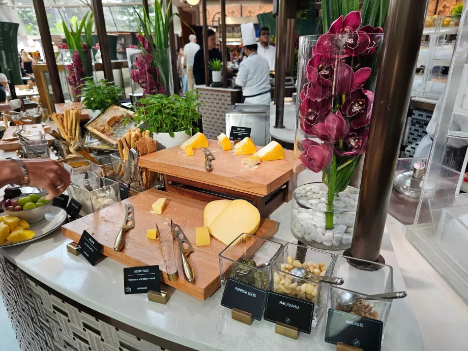 Mic dejun la restaurantul Rise