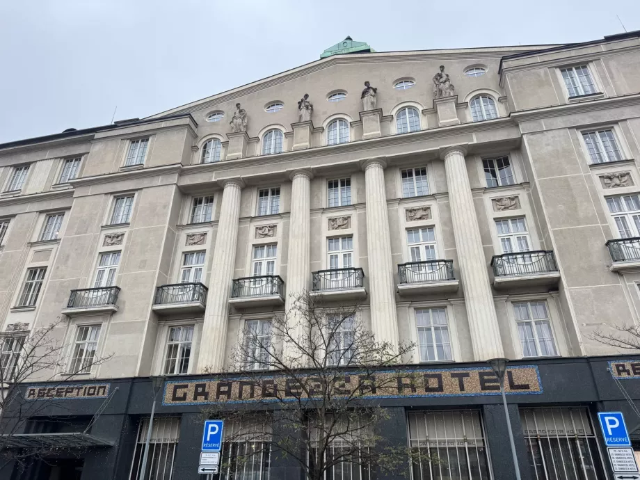 Clădirea hotelului