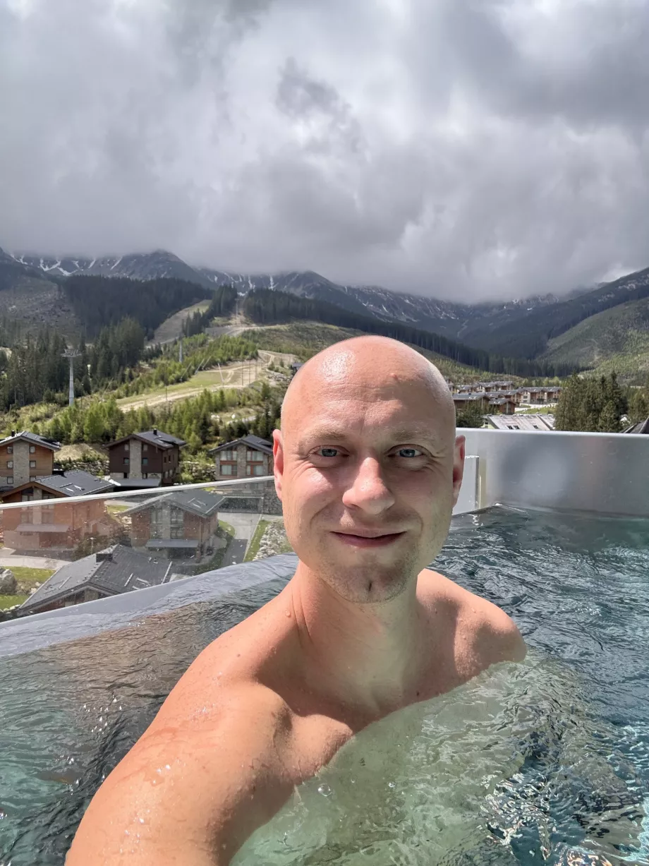 David în piscină