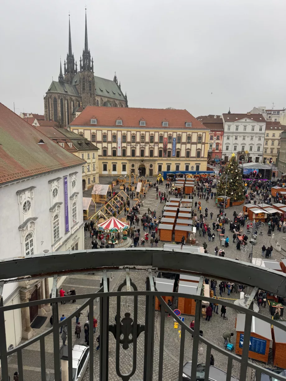 Priveliștea de pe micul balcon al suitei Junior