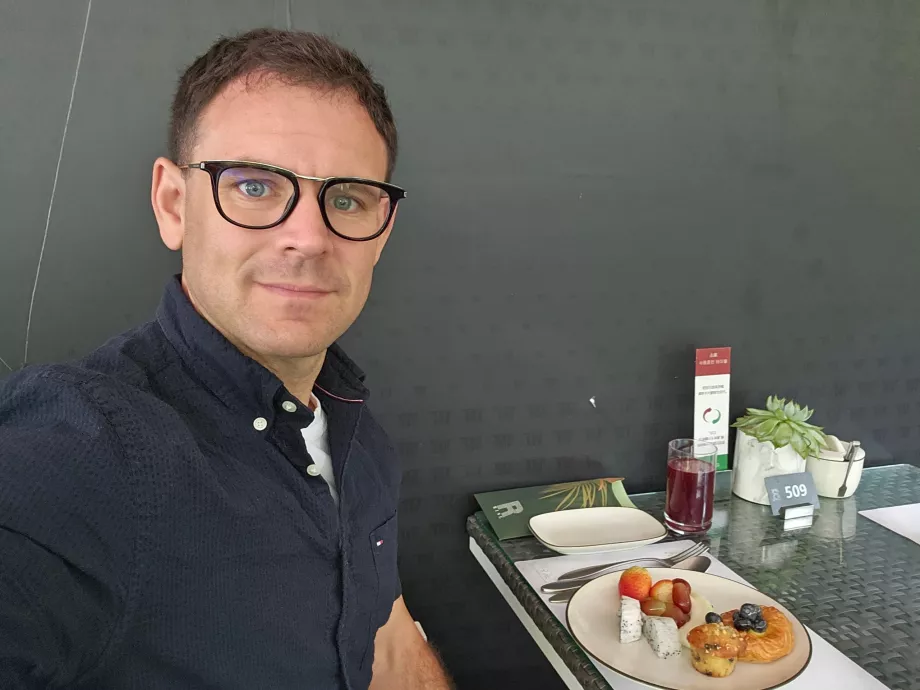 Mic dejun la restaurantul Rise