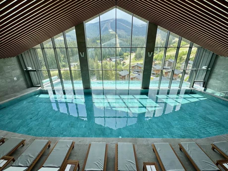 Piscină la Swissotel Damin Jasna