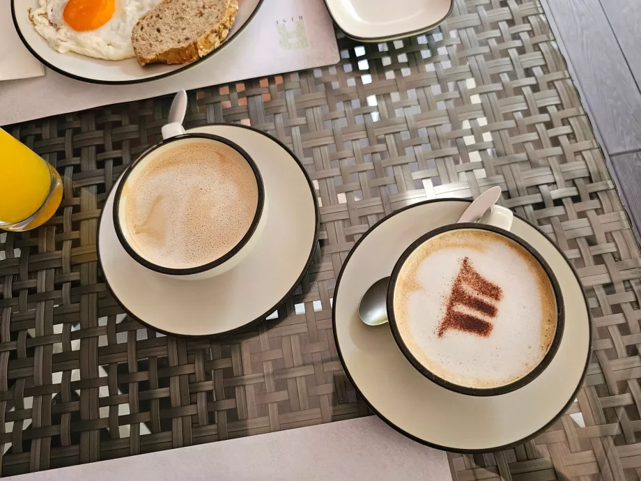 Mic dejun la restaurantul Rise