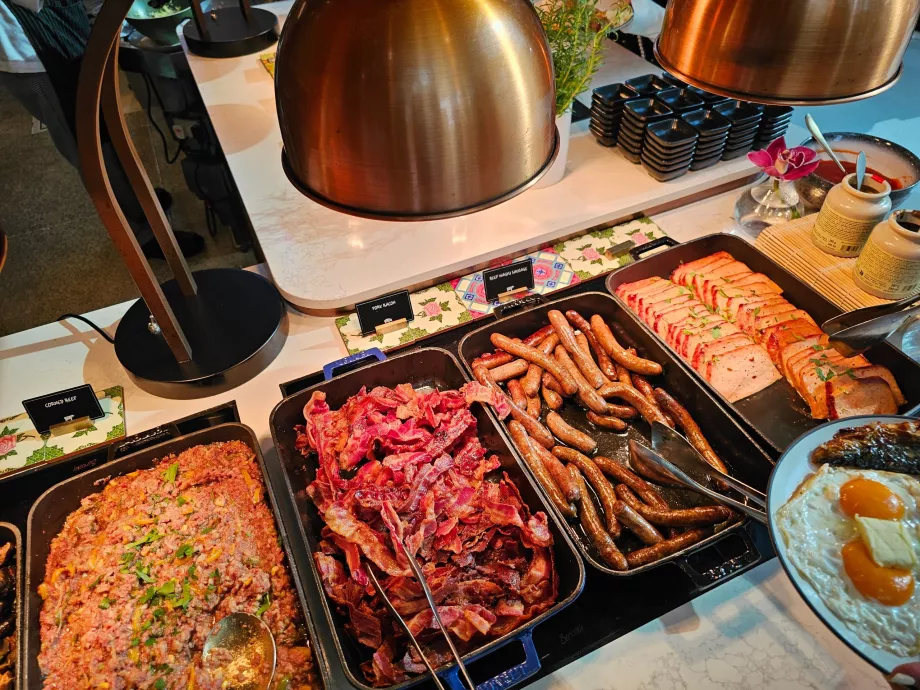 Mic dejun la restaurantul Rise