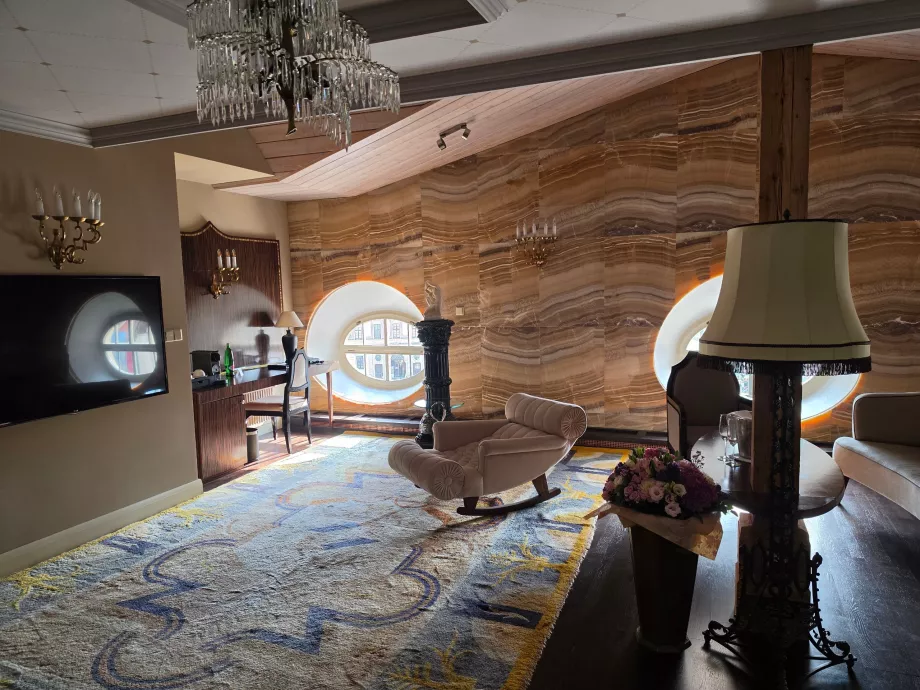 Suita Onyx Tower