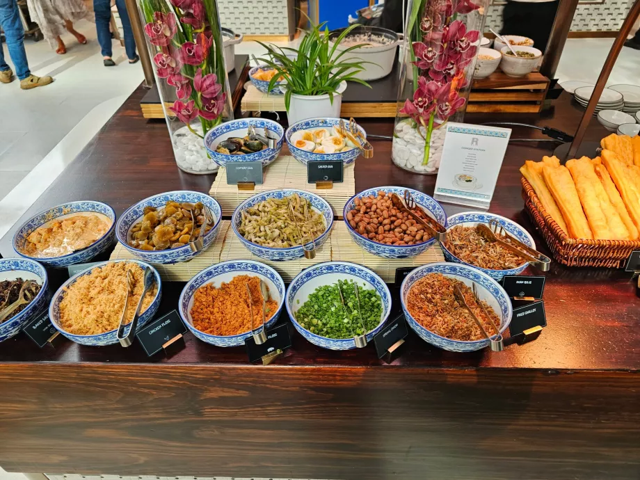 Mic dejun la restaurantul Rise