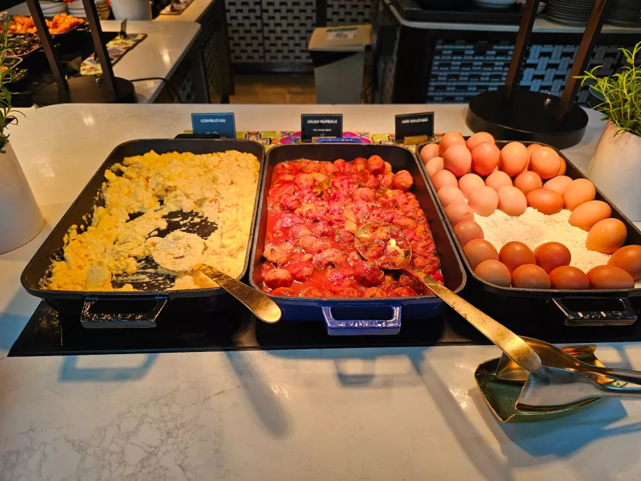 Mic dejun la restaurantul Rise