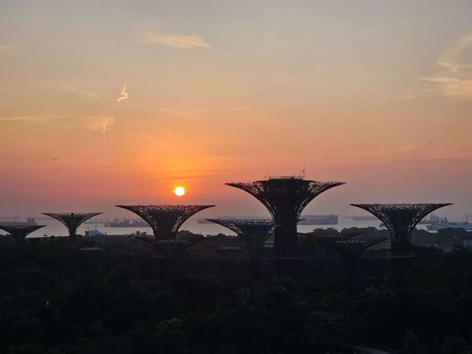 Răsărit de soare - vedere din cameră