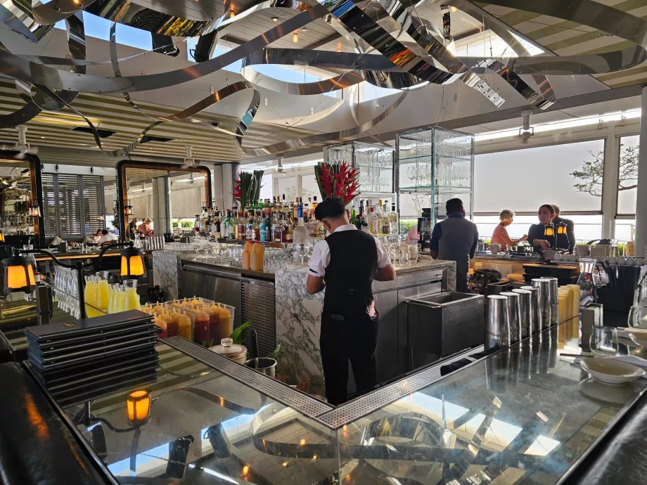 Mic dejun în Spago Bar