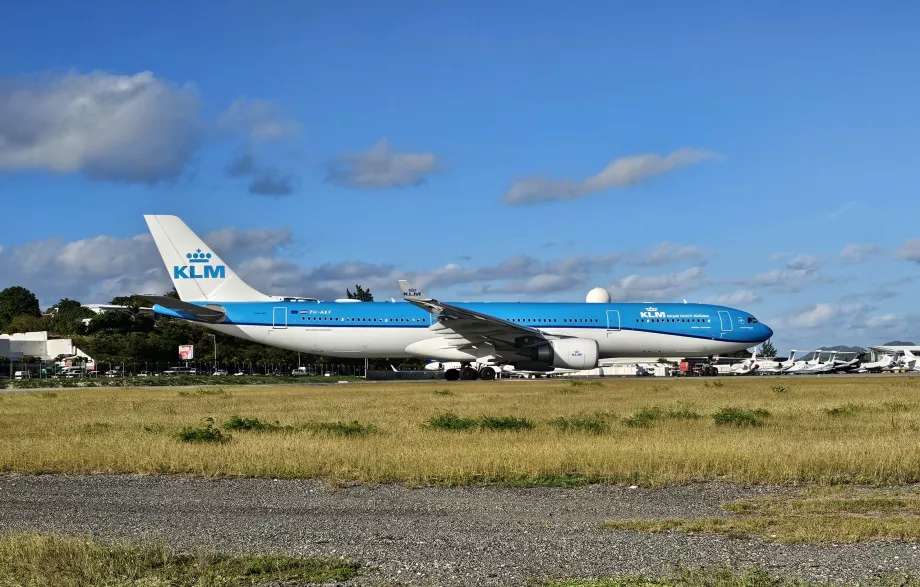 KLM la Aeroportul Sint Maarten, SXM