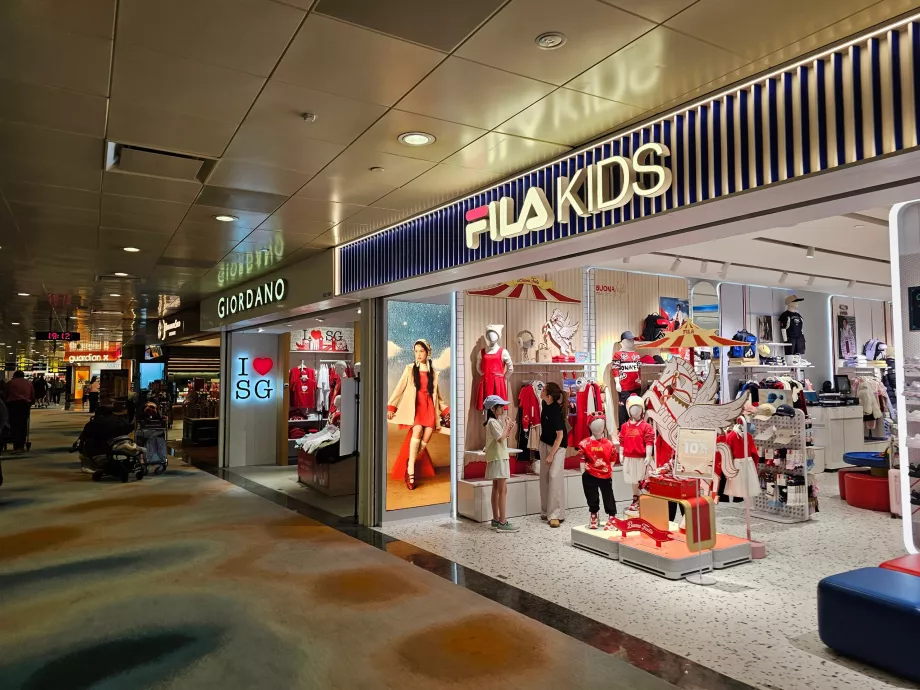 Magazine, Terminalul 2, Zona de tranzit