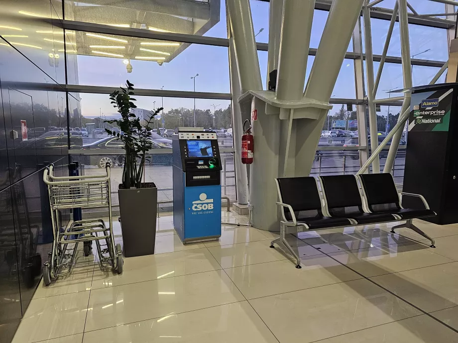 ATM ČSOB, sala de sosiri