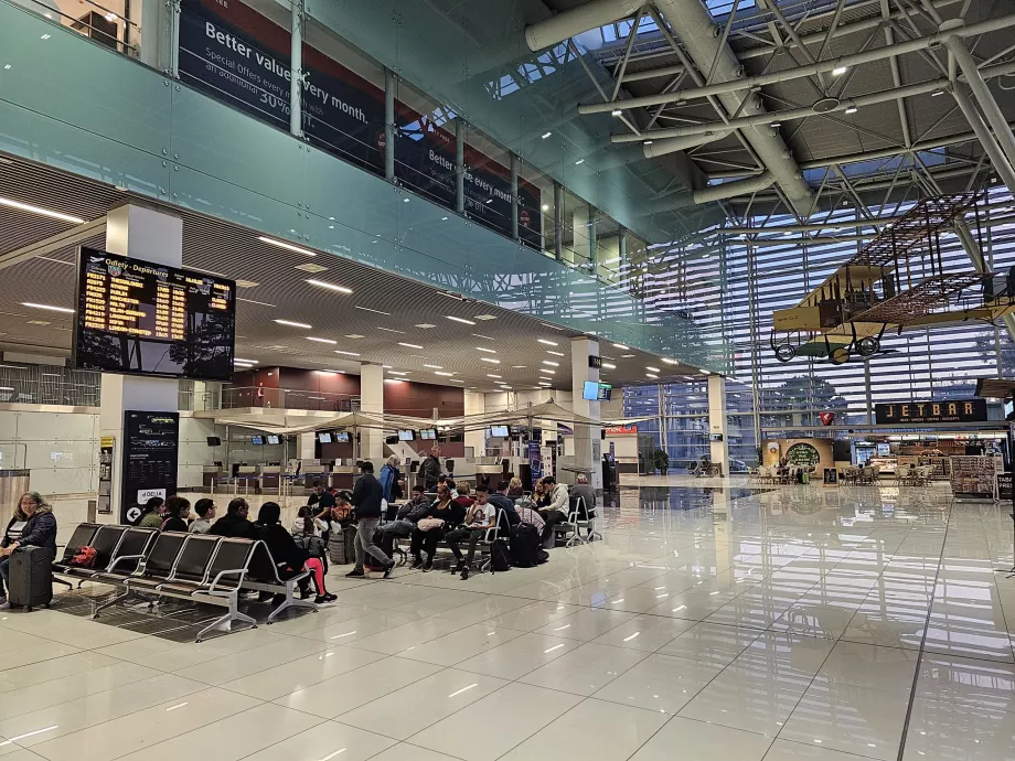 Sala de check-in, aeroportul BTS