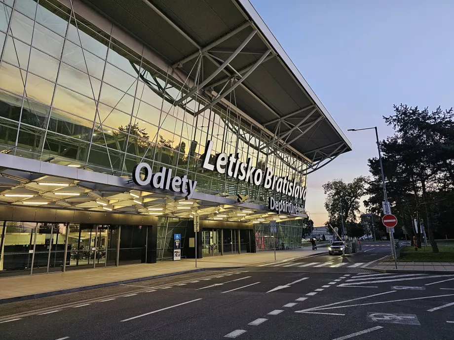 Terminal, Aeroportul Bratislava