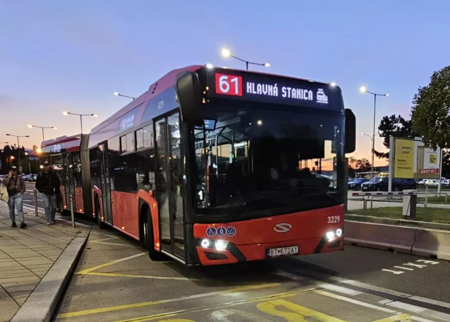 Autobuzul 61 la aeroport