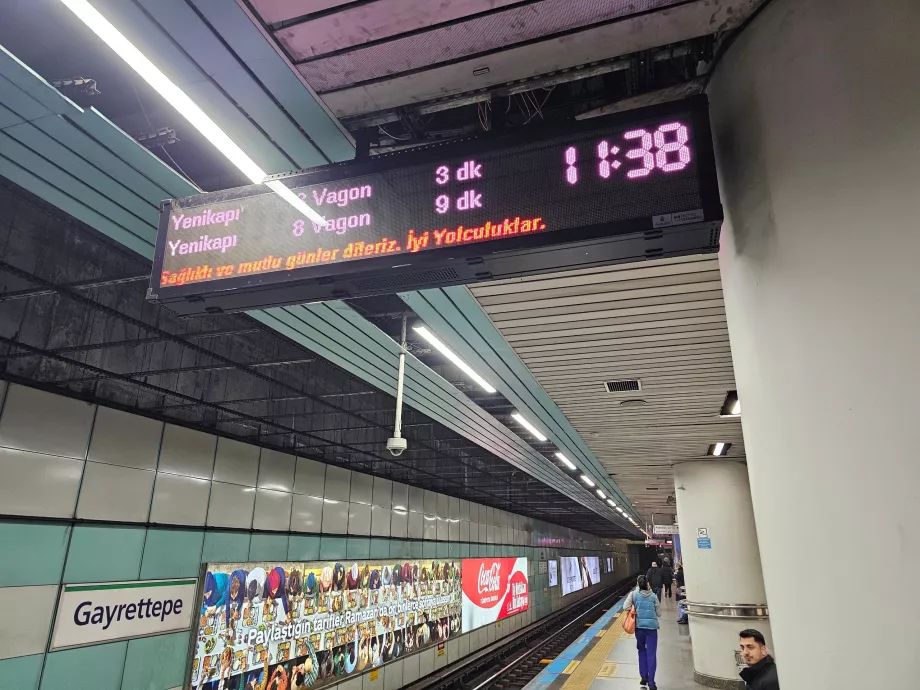 Informații privind sosirea la metrou